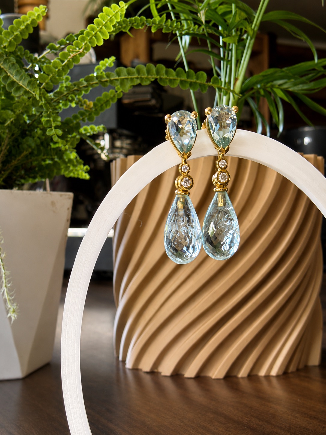 Aquamarin Ohrstecker mit Brillanten